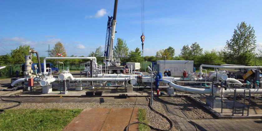 Vorbereitungsarbeiten an der Zwischenpumpstation für die ausführung der Kaltschnitte an der entleerten Pipeline